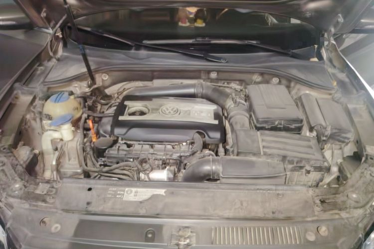 Used Volkswagen Passat 2014 1.8TSI DSG Prestige Edition Engine Bay