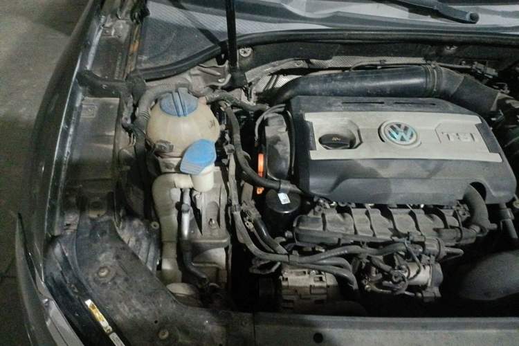Used Volkswagen Passat 2014 1.8TSI DSG Prestige Edition Engine Bay Right