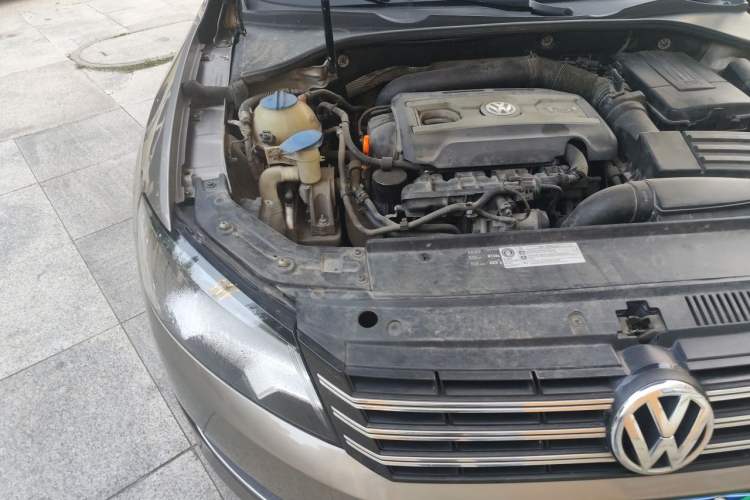 Used Volkswagen Passat 2014 1.8TSI DSG Prestige Edition Engine Bay Right