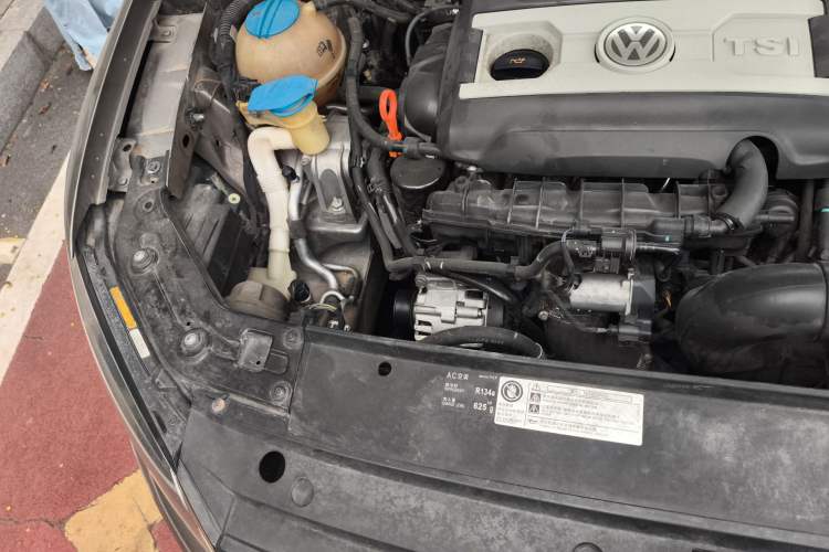 Used Volkswagen Passat 2014 1.8TSI DSG Prestige Edition Engine Bay Right