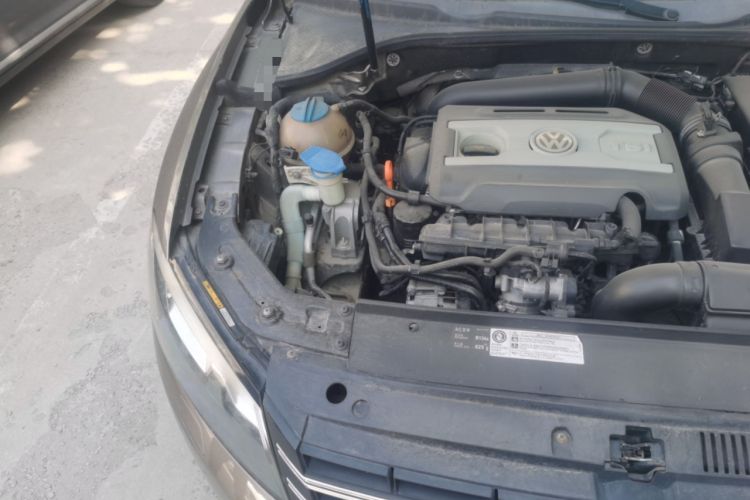 Used Volkswagen Passat 2014 1.8TSI DSG Prestige Edition Engine Bay Right