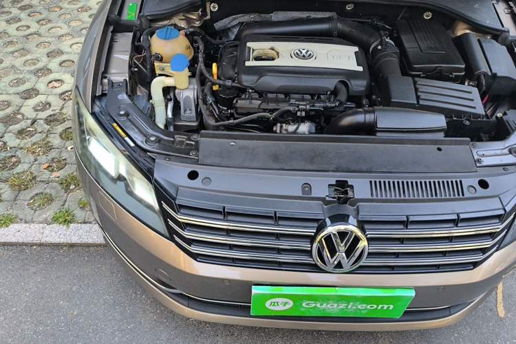 Used Volkswagen Passat 2014 1.8TSI DSG Prestige Edition Engine Bay Right
