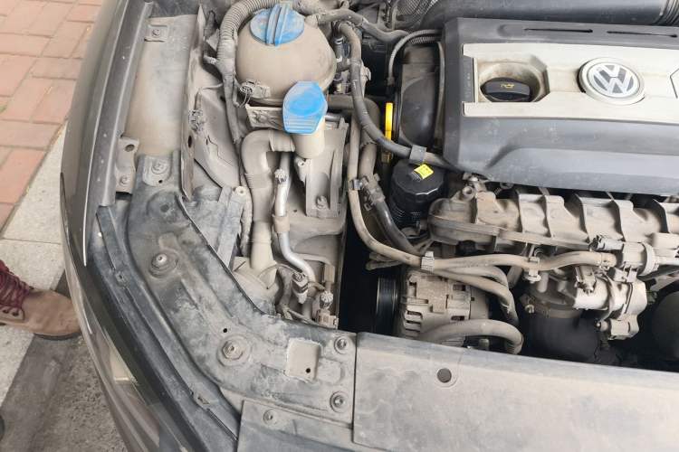 Used Volkswagen Passat 2014 1.8TSI DSG Prestige Navigation Edition Engine Bay Right