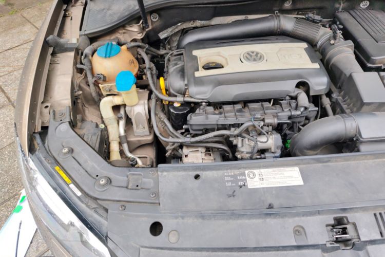 Used Volkswagen Passat 2014 1.8TSI DSG Prestige Edition Engine Bay Right