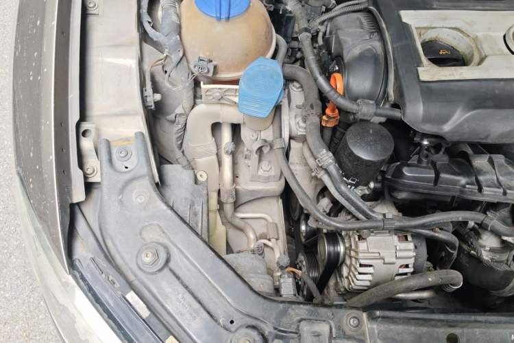 Used Volkswagen Passat 2014 1.8TSI DSG Prestige Edition Engine Bay Right