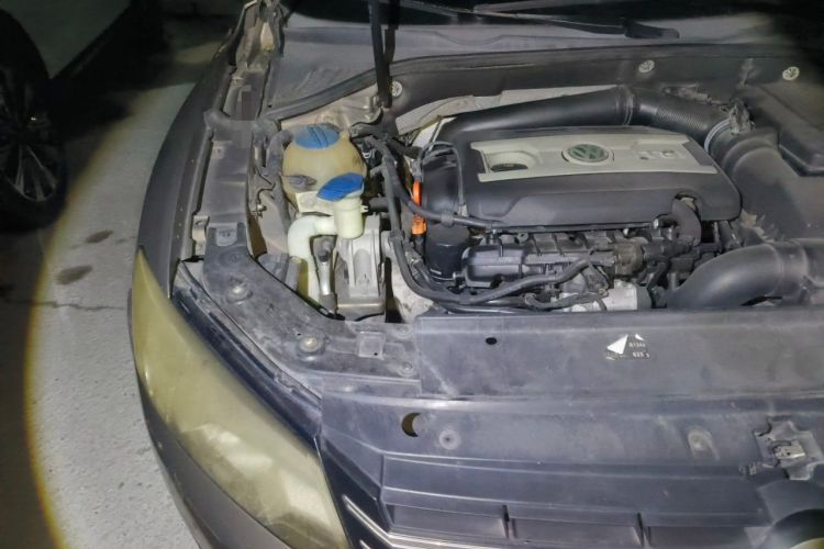 Used Volkswagen Passat 2014 1.8TSI DSG Prestige Edition Engine Bay Right