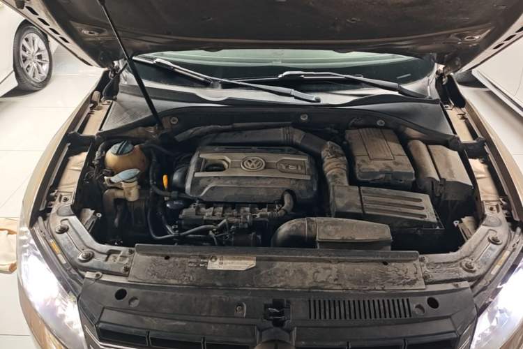 Used Volkswagen Passat 2014 1.8TSI DSG Prestige Edition Engine Bay