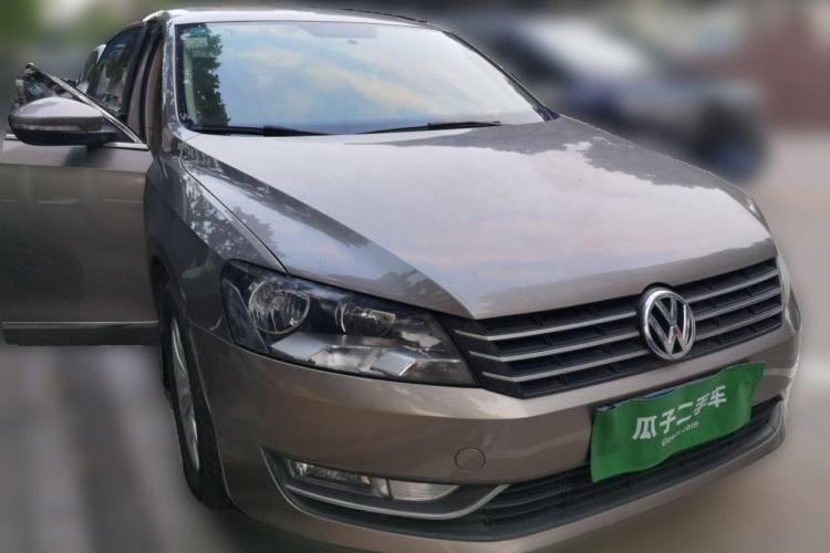 Used Volkswagen Passat 2014 1.8TSI DSG Luxury Edition Front Right 45 Deg