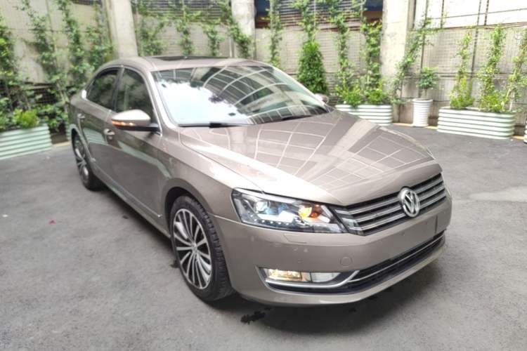 Used Volkswagen Passat 2014 2.0 TSI DSG Prestige Navigation Edition Front Right 45 Deg