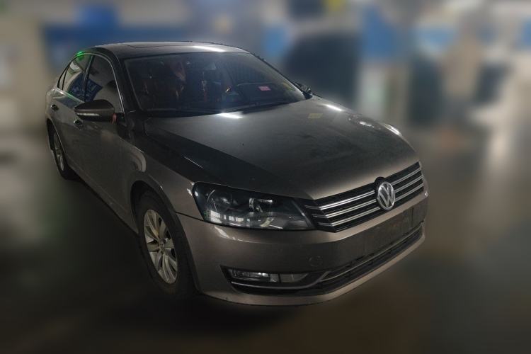 Used Volkswagen Passat 2014 1.8TSI DSG Prestige Edition Front Right 45 Deg