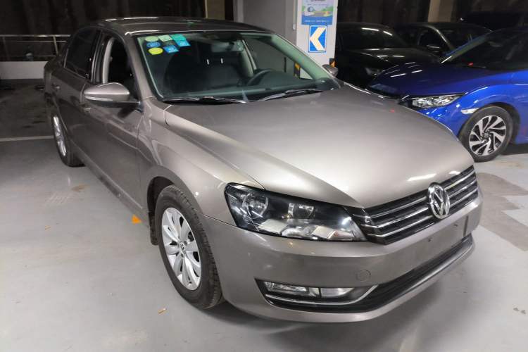 Used Volkswagen Passat 2014 1.4TSI Manual Luxury Edition Front Right 45 Deg