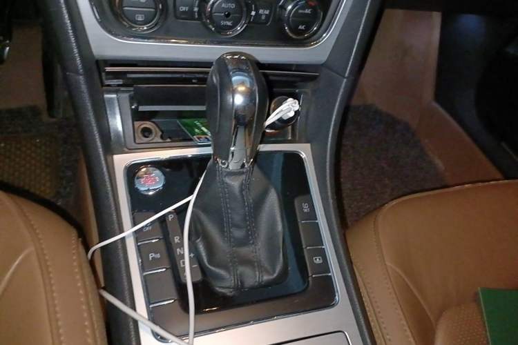 Used Volkswagen Passat 2014 1.8TSI DSG Prestige Edition Gear Lever