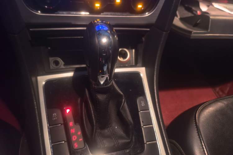 Used Volkswagen Passat 2014 1.8TSI DSG Prestige Edition Gear Lever