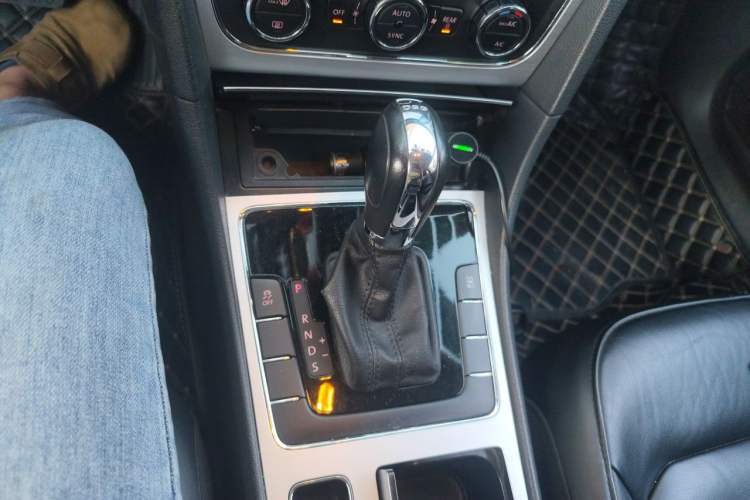 Used Volkswagen Passat 2014 1.8TSI DSG Prestige Edition Gear Lever