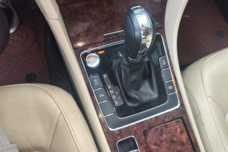Used Volkswagen Passat 2014 1.8TSI DSG Prestige Edition Gear Lever