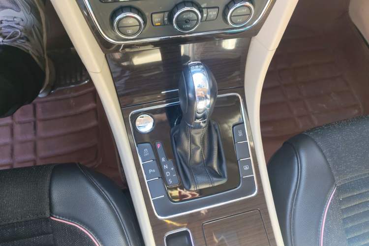 Used Volkswagen Passat 2014 1.8TSI DSG Prestige Edition Gear Lever