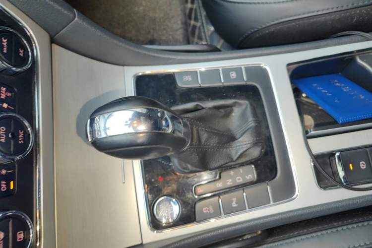 Used Volkswagen Passat 2014 1.8TSI DSG Prestige Edition Gear Lever