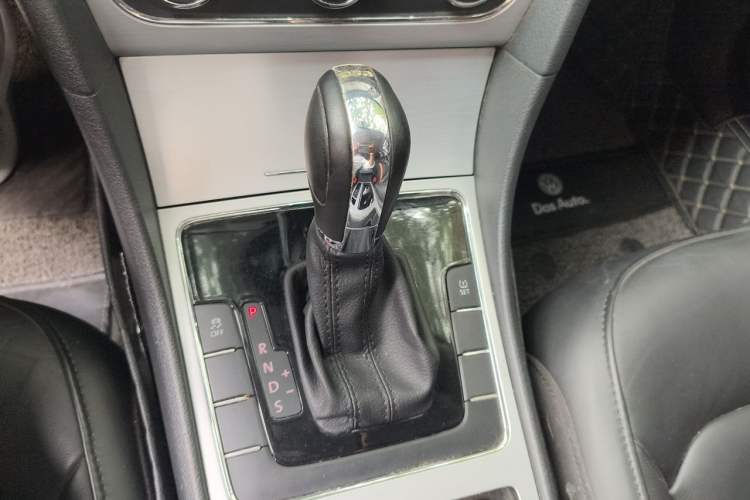 Used Volkswagen Passat 2014 1.8TSI DSG Prestige Navigation Edition Gear Lever