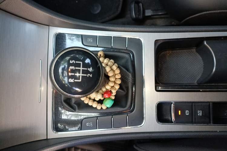 Used Volkswagen Passat 2014 1.4TSI Manual Luxury Edition Gear Lever