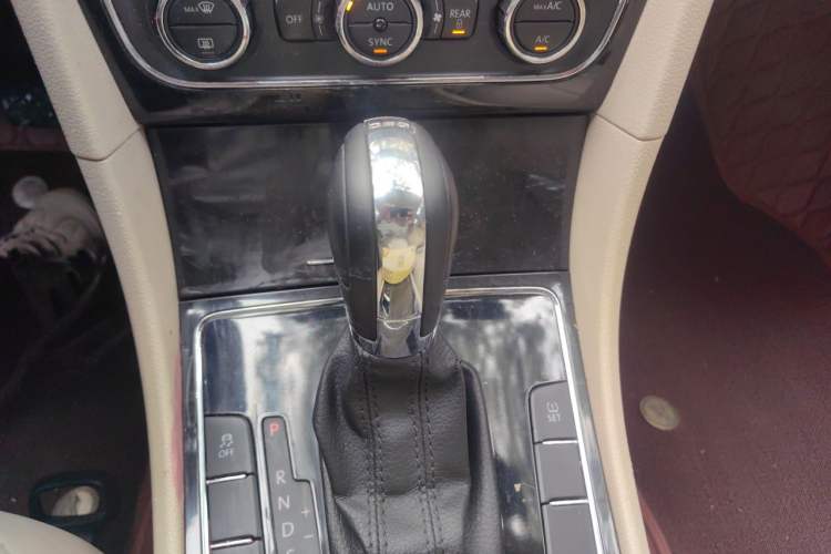 Used Volkswagen Passat 2014 1.8TSI DSG Prestige Edition Gear Lever