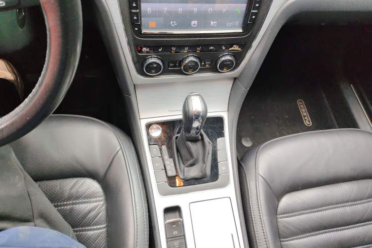 Used Volkswagen Passat 2014 1.8TSI DSG Prestige Edition Gear Lever