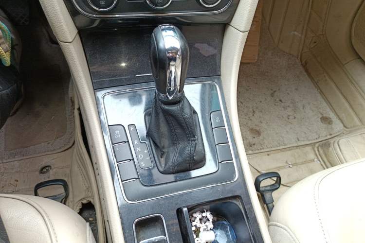 Used Volkswagen Passat 2014 1.8TSI DSG Prestige Edition Gear Lever