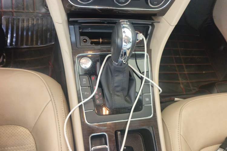 Used Volkswagen Passat 2014 2.0 TSI DSG Prestige Edition Gear Lever