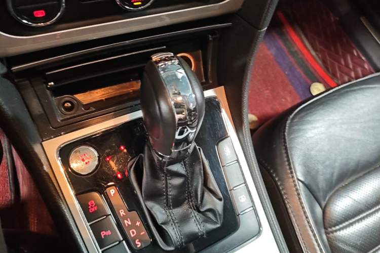 Used Volkswagen Passat 2014 1.8TSI DSG Prestige Edition Gear Lever
