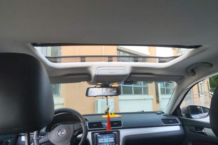 Used Volkswagen Passat 2014 1.8TSI DSG Prestige Edition Headliner