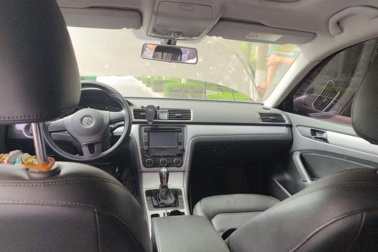Used Volkswagen Passat 2014 1.8TSI DSG Prestige Navigation Edition Headliner