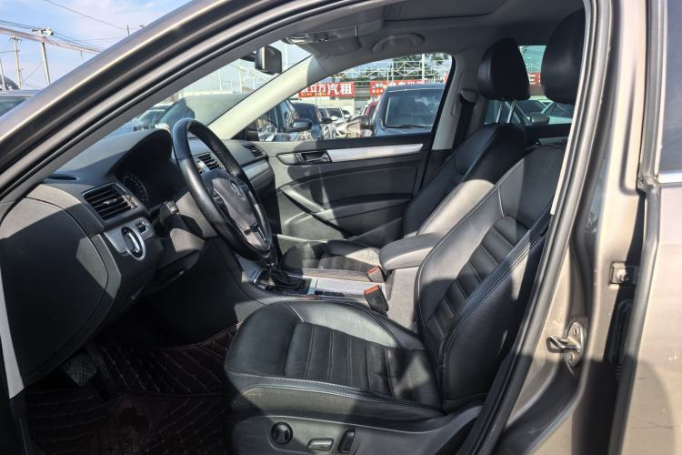 Used Volkswagen Passat 2014 1.8TSI DSG Prestige Edition Interior 2