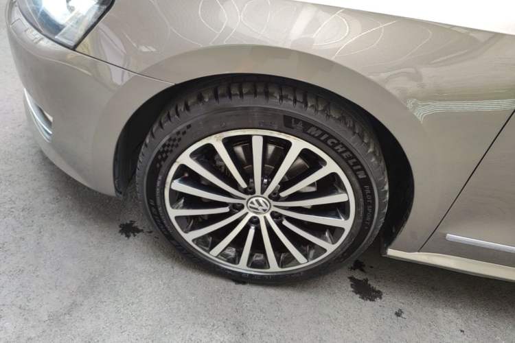 Used Volkswagen Passat 2014 2.0 TSI DSG Prestige Navigation Edition Left Front Wheel Hub