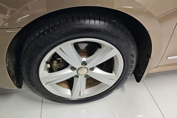 Used Volkswagen Passat 2014 1.8TSI DSG Prestige Edition Left Front Wheel Hub