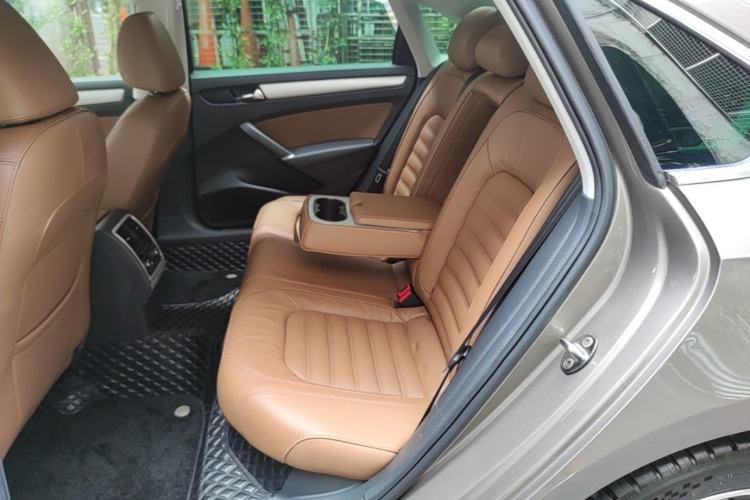 Used Volkswagen Passat 2014 2.0 TSI DSG Prestige Navigation Edition Left Rear Seat