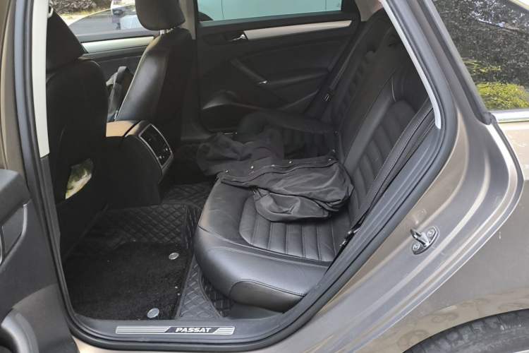 Used Volkswagen Passat 2014 1.8TSI DSG Prestige Edition Left Rear Seat
