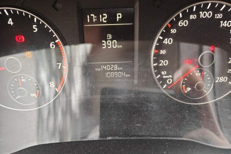 Used Volkswagen Passat 2014 1.8TSI DSG Prestige Edition Odometer Close Up