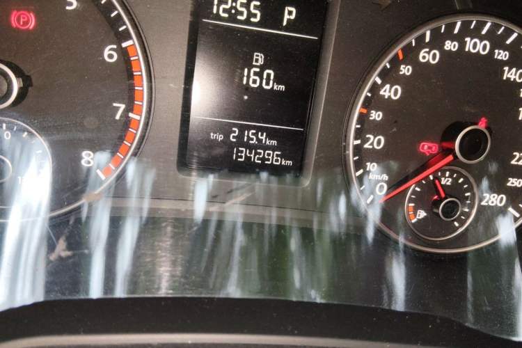 Used Volkswagen Passat 2014 1.8TSI DSG Prestige Edition Odometer Close Up