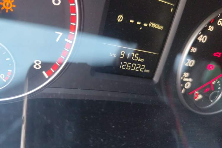 Used Volkswagen Passat 2014 1.8TSI DSG Prestige Edition Odometer Close Up