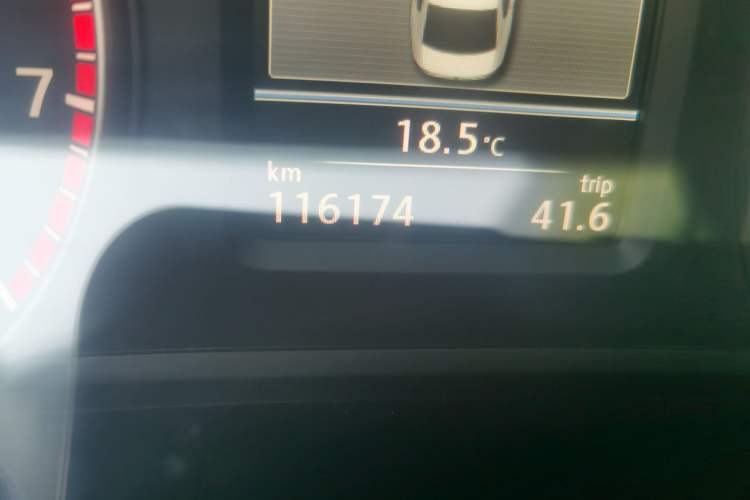 Used Volkswagen Passat 2014 1.8TSI DSG Prestige Edition Odometer Close Up
