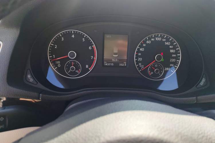 Used Volkswagen Passat 2014 1.8TSI DSG Prestige Edition Odometer Close Up
