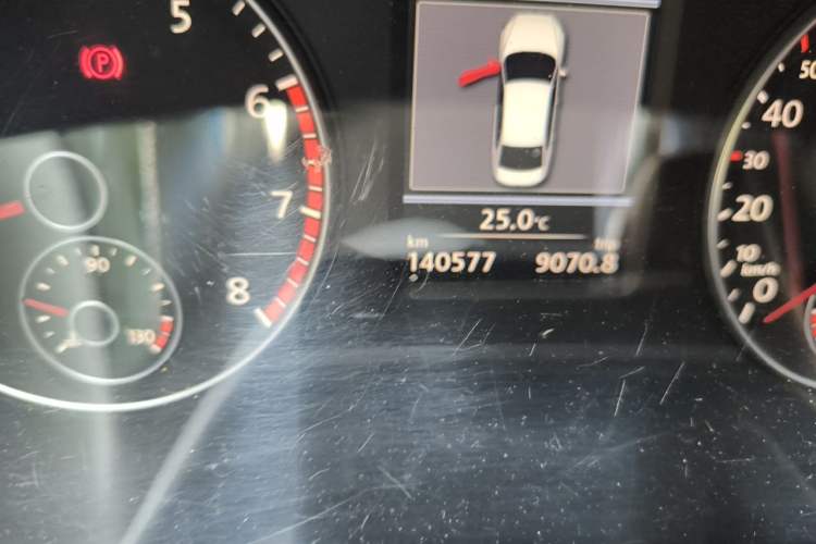 Used Volkswagen Passat 2014 1.8TSI DSG Prestige Edition Odometer Close Up
