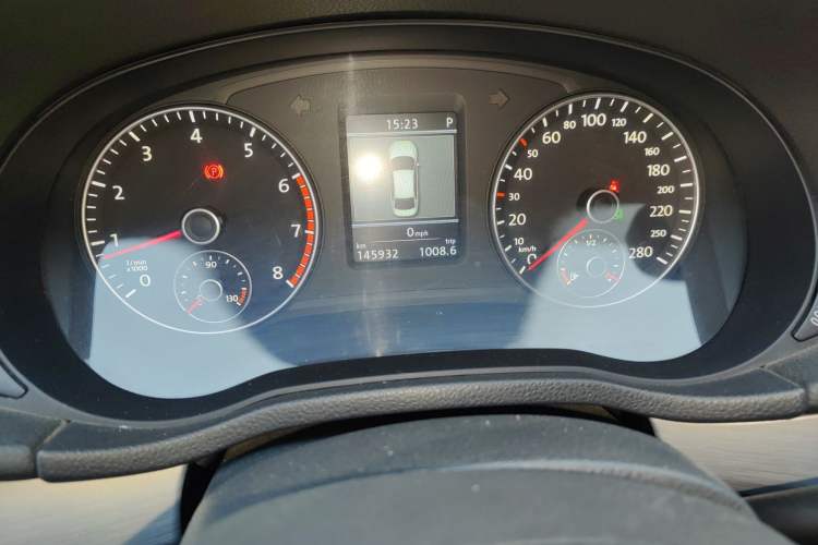 Used Volkswagen Passat 2014 1.8TSI DSG Prestige Edition Odometer Close Up