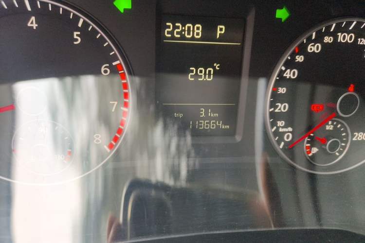 Used Volkswagen Passat 2014 1.8TSI DSG Prestige Navigation Edition Odometer Close Up