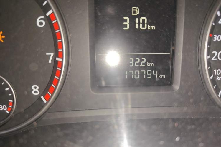 Used Volkswagen Passat 2014 1.8TSI DSG Prestige Edition Odometer Close Up