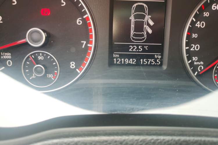 Used Volkswagen Passat 2014 1.8TSI DSG Prestige Edition Odometer Close Up