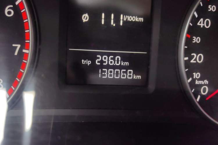 Used Volkswagen Passat 2014 1.8TSI DSG Prestige Edition Odometer Close Up