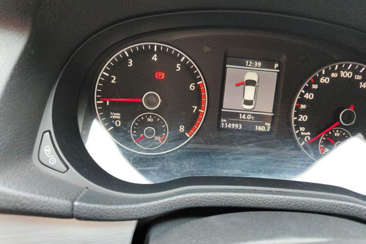 Used Volkswagen Passat 2014 1.8TSI DSG Prestige Edition Odometer Close Up