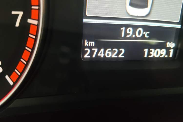 Used Volkswagen Passat 2014 1.8TSI DSG Prestige Edition Odometer Close Up