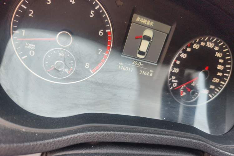 Used Volkswagen Passat 2014 1.8TSI DSG Prestige Edition Odometer Close Up
