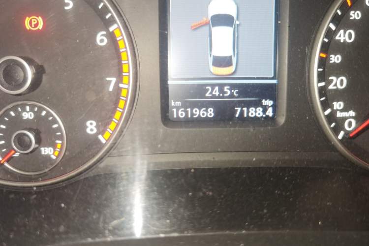 Used Volkswagen Passat 2014 1.8TSI DSG Prestige Edition Odometer Close Up